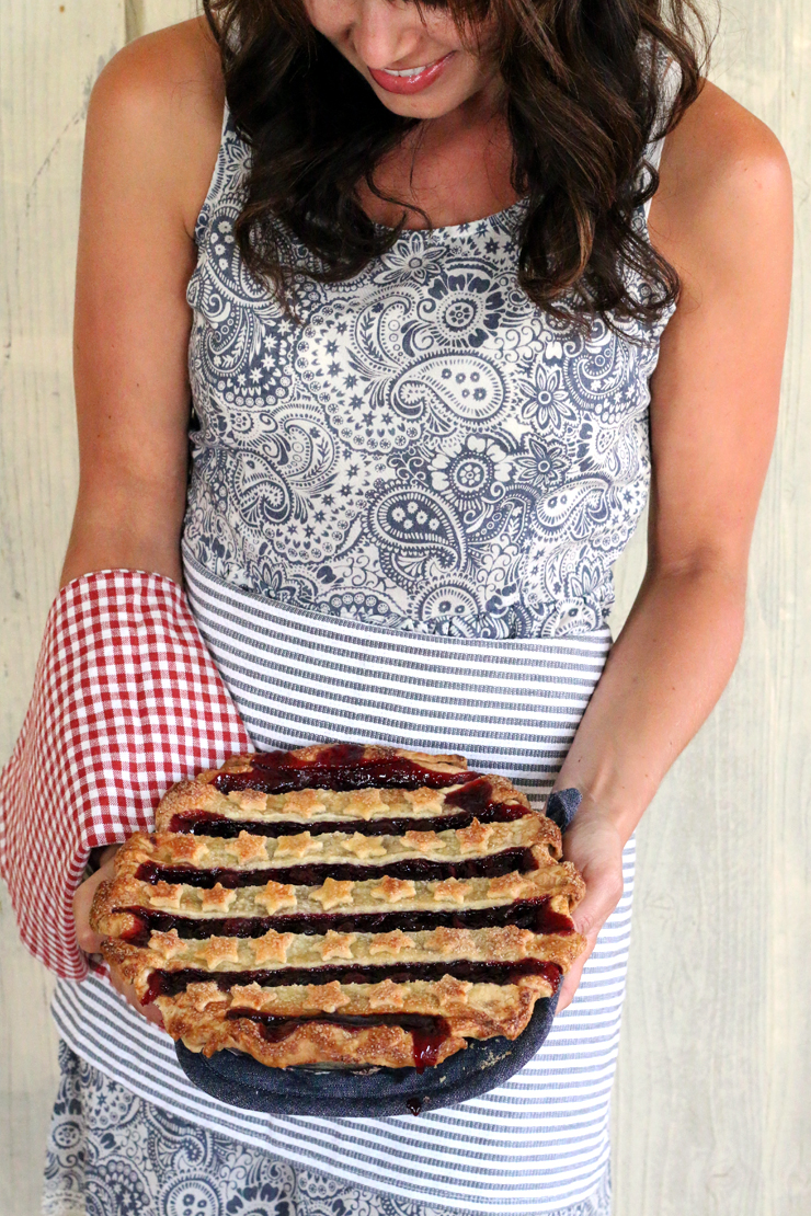 She making a pie. Becky Sue. Bake pie. I don't know how to Bake pies.