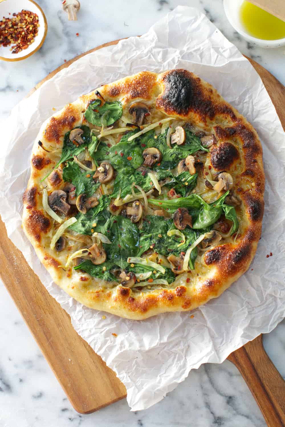 https://bakingthegoods.com/wp-content/uploads/2017/04/Garlic-Fennel-Mushroom-Pizza-7.jpg