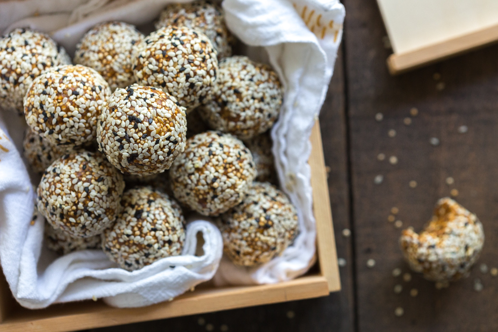 Quinoa Date Tahini Energy Balls to go!