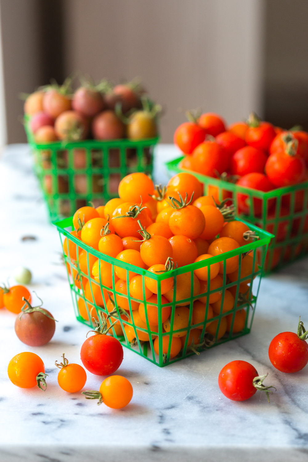 Cherry tomatoes for Cherry Tomato, Nectarine and Mozzarella Salad