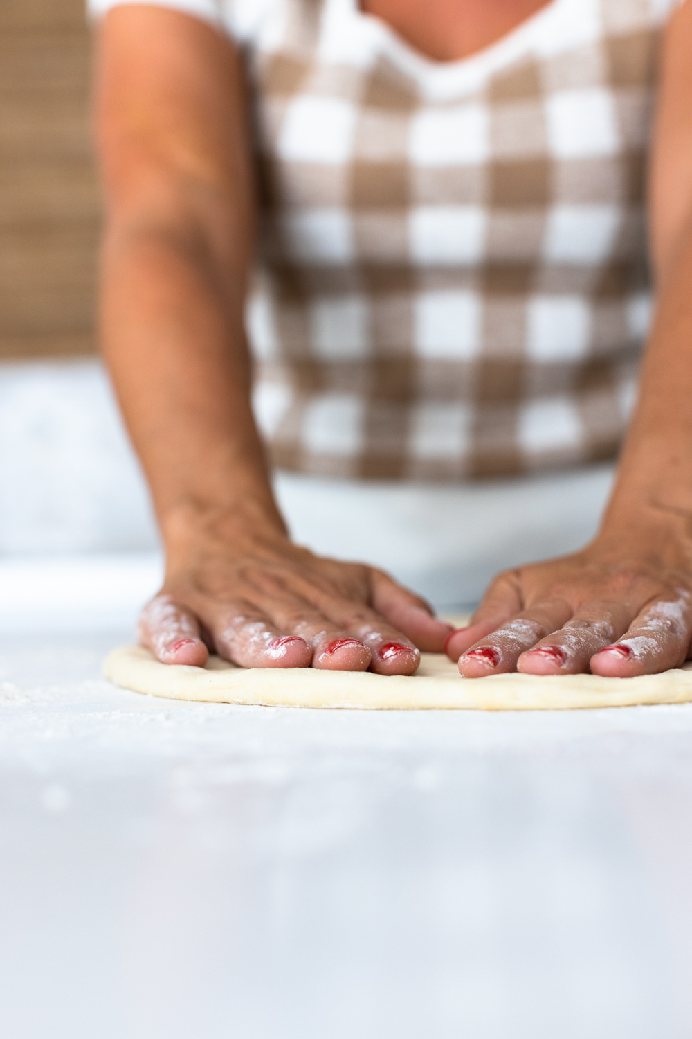 Shaping pizza dough