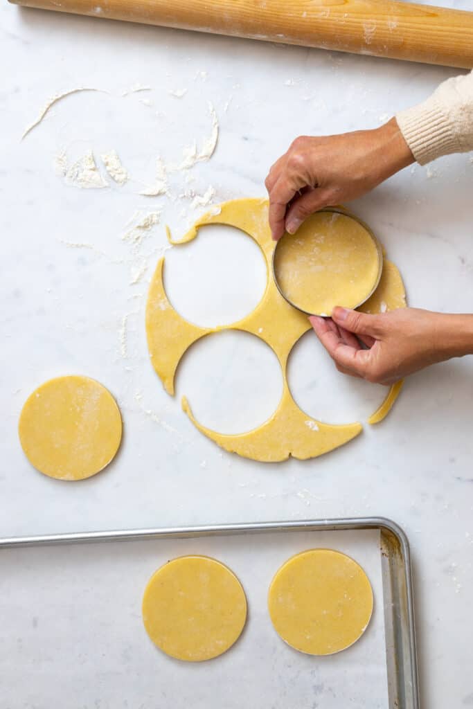 cutting cookie dough rounds