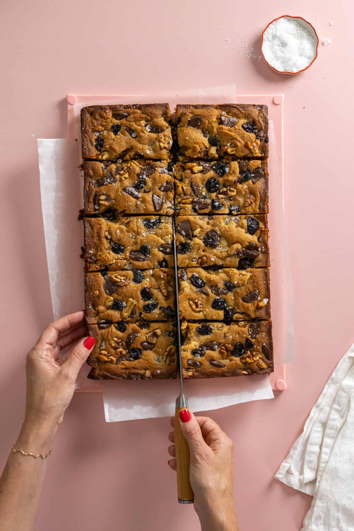 slicing the tahini bars
