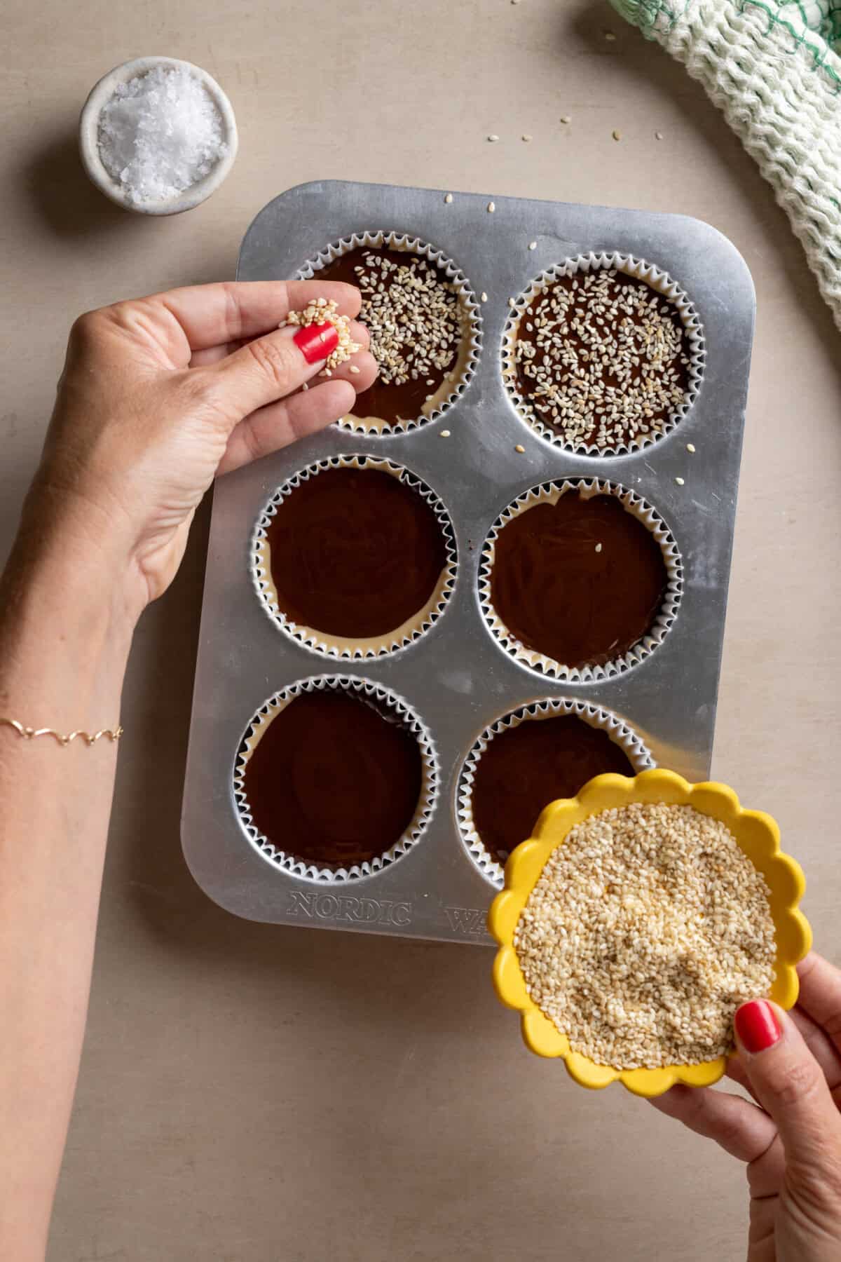 Topping melted chocolate with sesame seeds