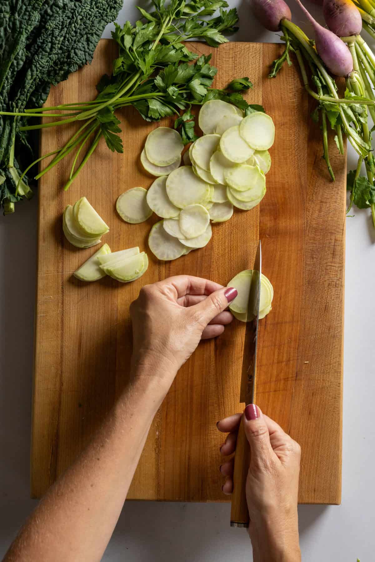 Cutting kohlrabi