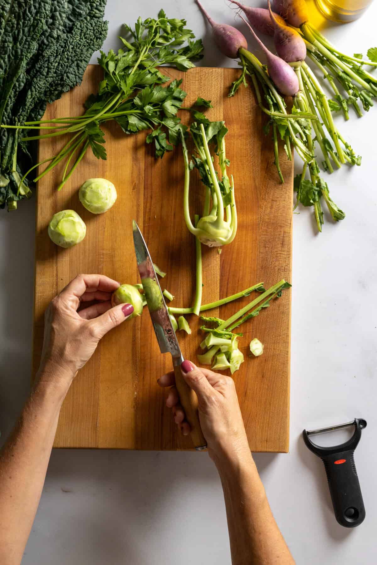 Trimming kohlrabi